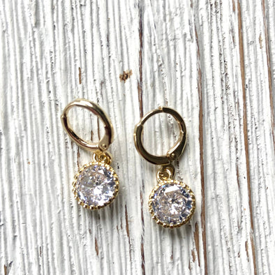 Simple crystal sparkly earrings