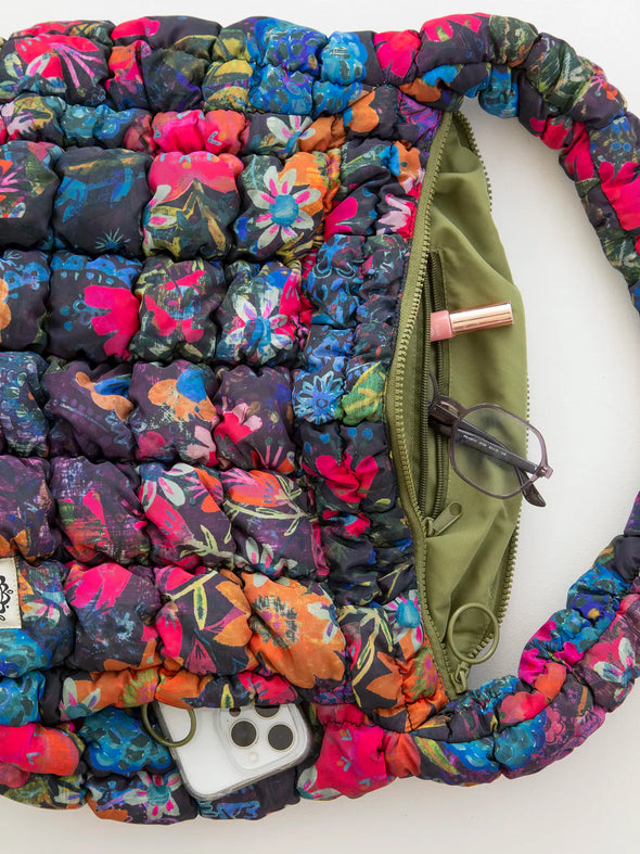 Puffy Fit-It-All Bag Dark Floral Garden